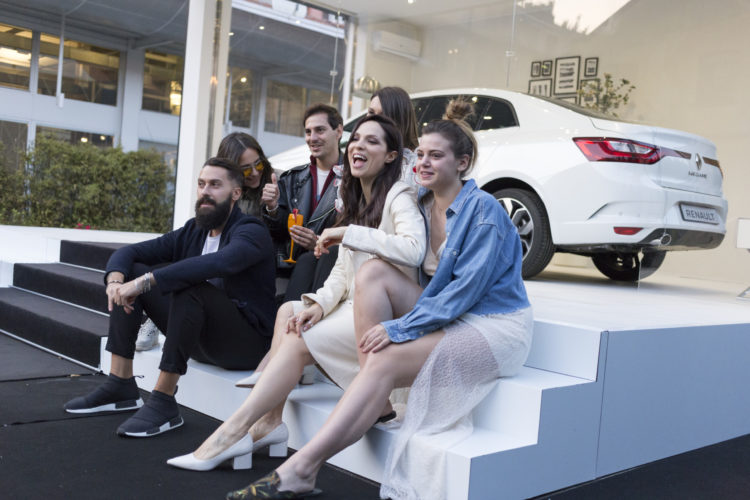 lavinia biancalani, Facebook live, Facebook diretta, Renault, renault italia, suite megane, megane renault, megane grand coupè