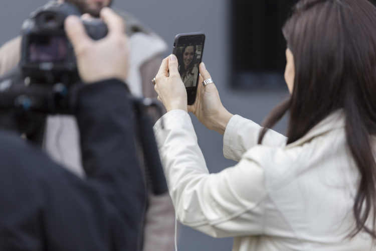 lavinia biancalani, Facebook live, Facebook diretta, Renault, renault italia, suite megane, megane renault, megane grand coupè